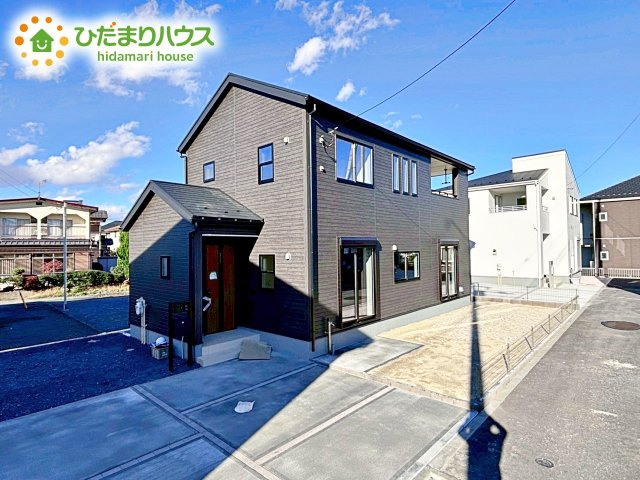 【外観】 | 水戸見川12期　新築戸建　3号棟 | 暗めの外観はクールで洗練された印象を与えることができます。