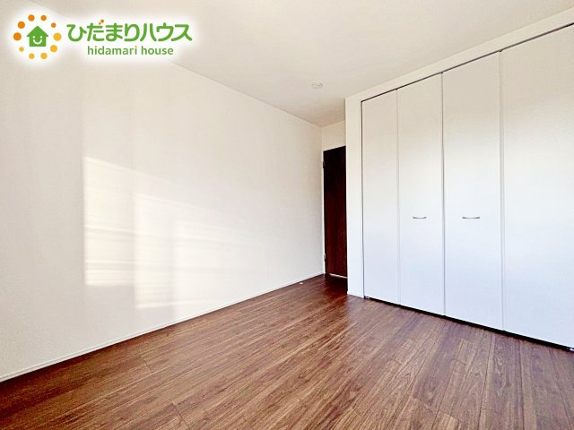 【洋室】 | 水戸見川12期　新築戸建　3号棟 | 洗練された空間にやわらかい光が差し込み、お気に入りの家具や小物が映えます。