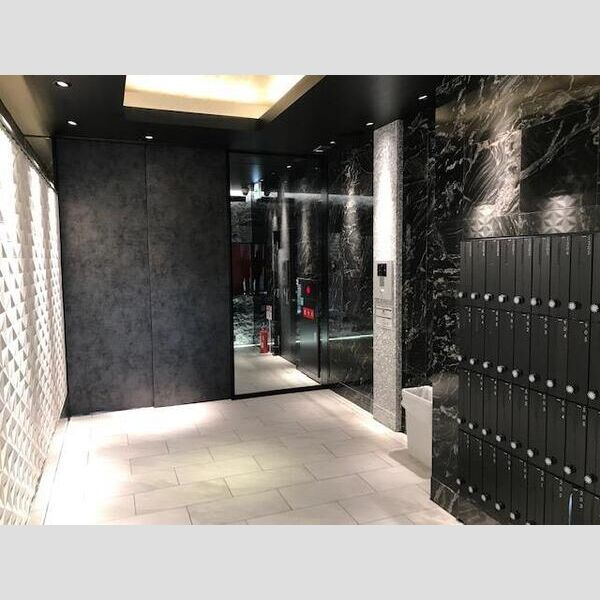 S-RESIDENCE千里丘のエントランス