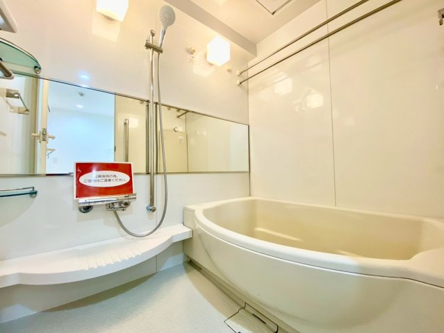 プラウド南小泉の浴室