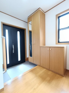 【玄関】 | リスタイル西志津8丁目 | リフォーム済みで明るく清潔感のある玄関