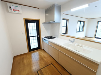 【キッチン】 | リスタイル西志津8丁目 | 新品交換済みで気持ちよく使えるキッチン。家族との会話が弾む対面型キッチン。