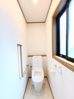 【トイレ】 | リスタイル西志津8丁目 | 新品交換済みで気持ちよく使えるトイレ。清潔感あふれる明るいトイレ空間。