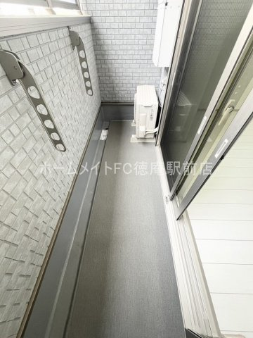 大阪市鶴見区今津中５丁目のハイツのバルコニー