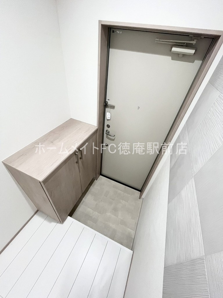 大阪市鶴見区今津中５丁目のハイツの玄関