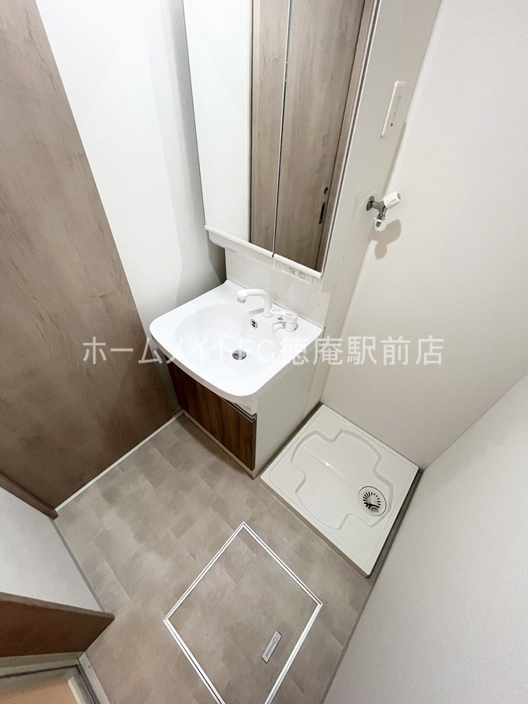 大阪市鶴見区今津中５丁目のハイツの洗面所