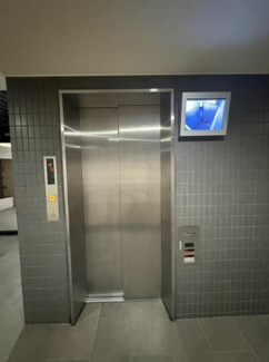 【その他共用部分】 | 監視カメラのモニターも完備しておりますので、セキュリティー対策も充実しております。