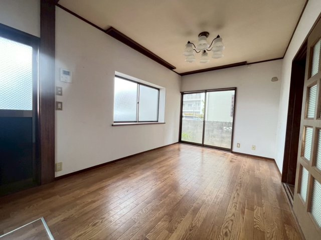 芦屋市大東町貸家の居間・リビング|約9帖のダイニングキッチン