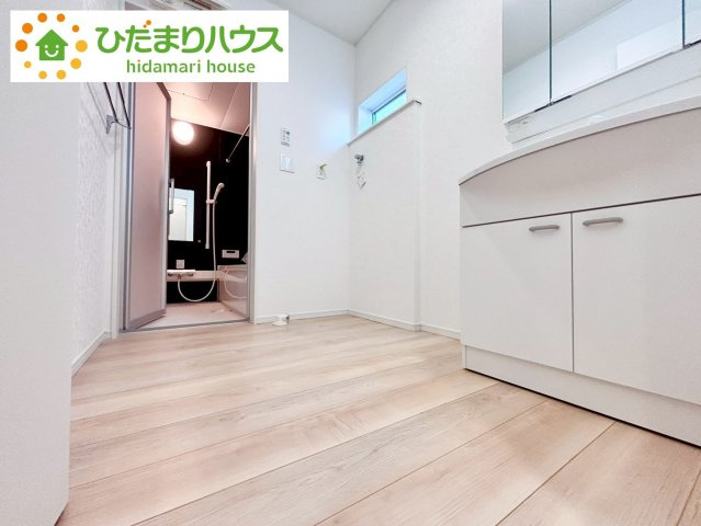 七光台第18　新築戸建　5号棟の脱衣所|ゆったりとした脱衣スペースで、忙しい朝の支度もストレスなくできますね♪							