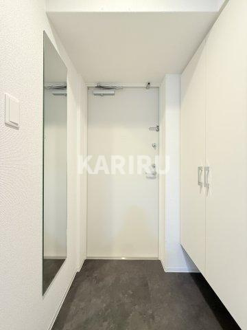 セレニテ本町東リアン の玄関