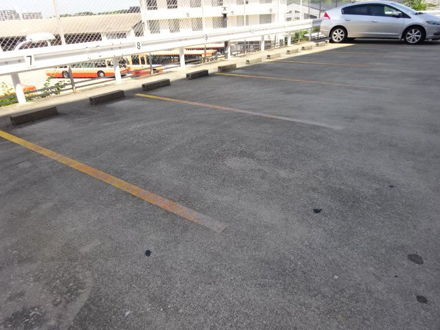 マンション望　伊川谷の駐車場