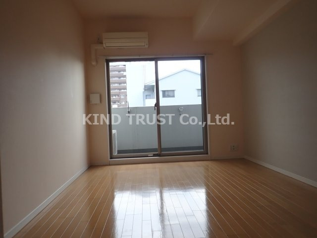 ジュネーゼロイヤルレジデンス梅田東の居間・リビング|陽当たり良好です