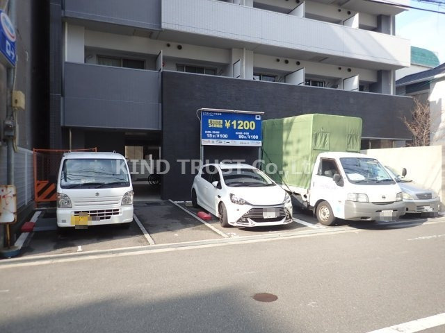 ジュネーゼロイヤルレジデンス梅田東の駐車場