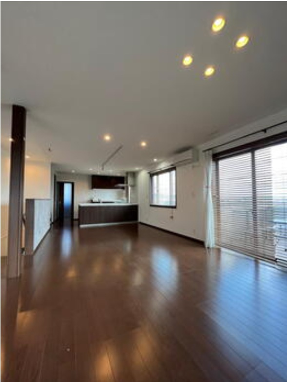 岡山市東区九蟠１６－９の居間・リビング