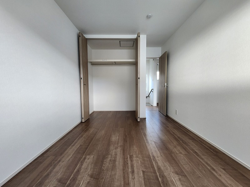 小牧市大字本庄字郷浦　新築戸建の洋室|ゆったりした洋室です