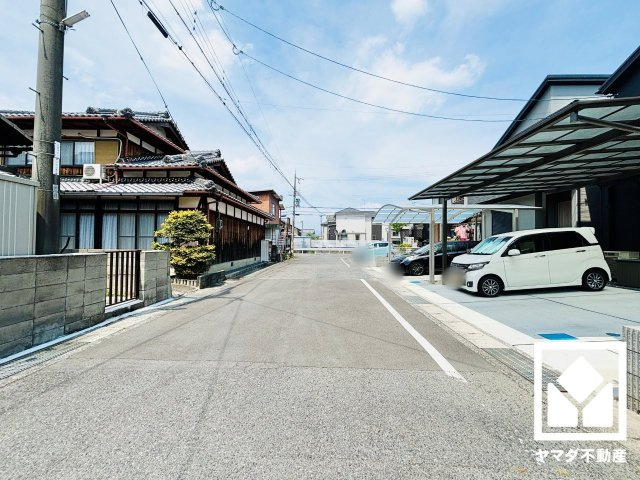 草津市草津町　2期　2号棟の前面道路含む現地写真