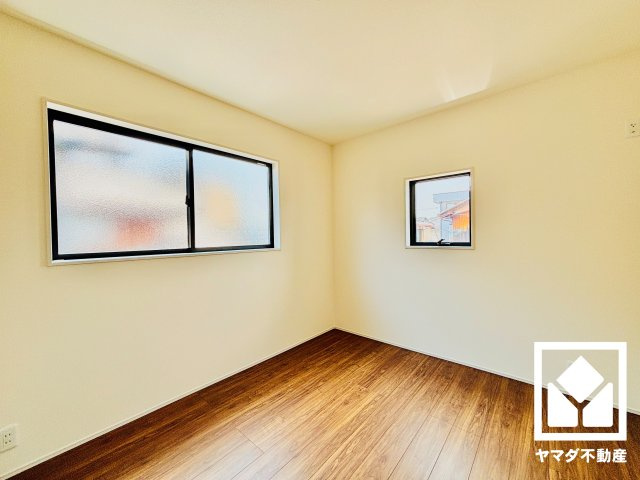 草津市草津町　2期　2号棟の洋室