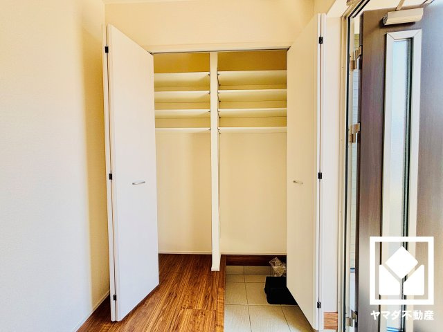 草津市草津町　2期　2号棟の収納