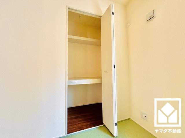 草津市草津町　2期　2号棟の収納