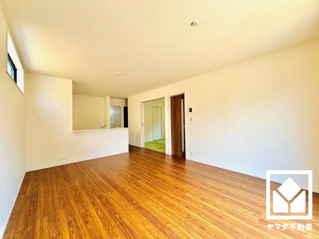 草津市草津町　2期　2号棟の居間・リビング