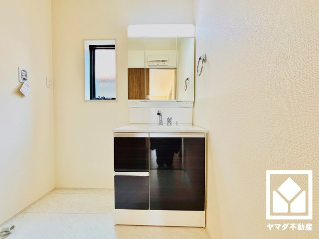 草津市草津町　2期　2号棟の独立洗面台