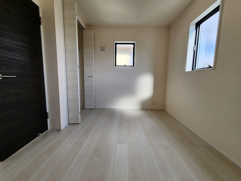 小牧市大字小牧原新田　新築戸建の洋室|広々とした洋室です