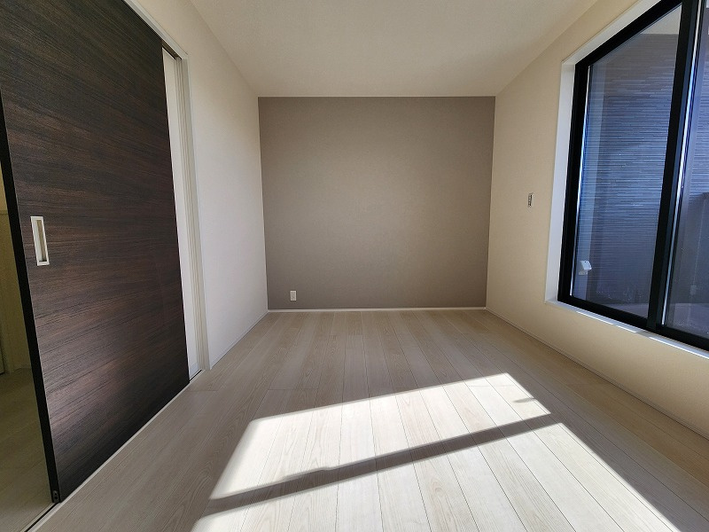 小牧市大字小牧原新田　新築戸建の洋室|ゆったりした洋室です