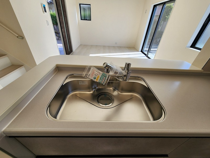 小牧市大字小牧原新田　新築戸建のキッチン|キッチンでお料理をお楽しみください