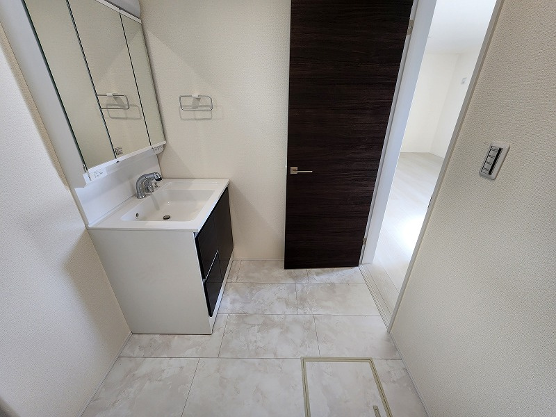 小牧市大字小牧原新田　新築戸建の洗面所|ゆったりとスペースのある洗面所