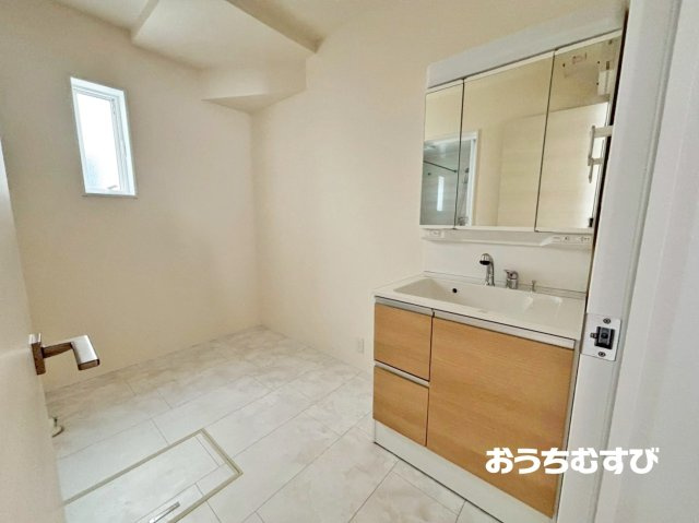 春日井市東野町西二丁目(全6棟)3号棟の独立洗面台