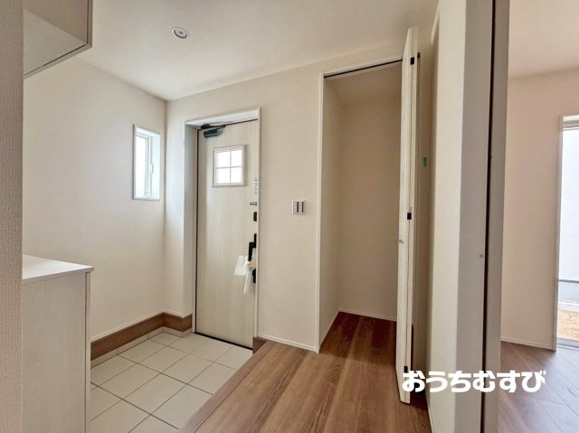 春日井市東野町西二丁目(全6棟)3号棟の玄関