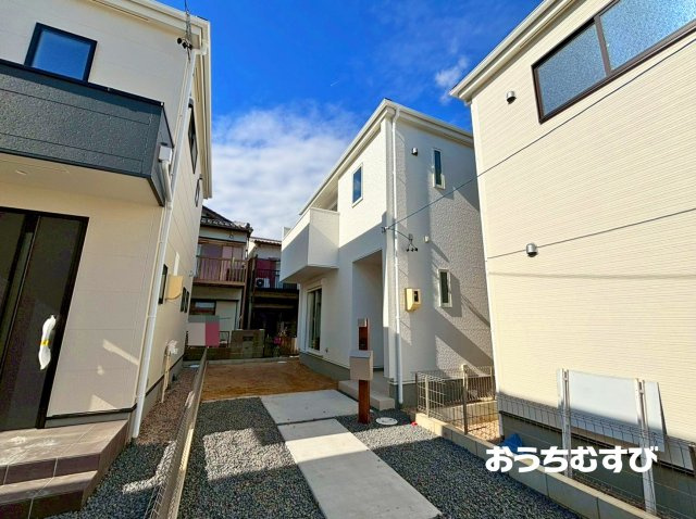 春日井市東野町西二丁目(全6棟)3号棟の前面道路含む現地写真