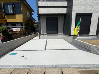 【外観】 | 駐車スペースは２台可能♪