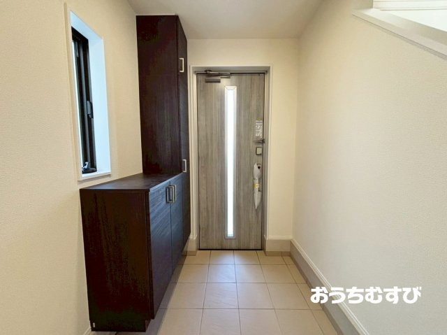 春日井市東野町西二丁目(全6棟)6号棟の玄関
