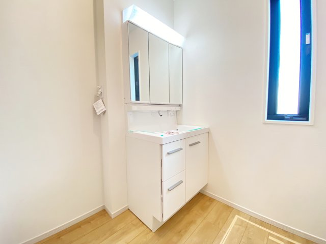 『八王子市新築戸建て』八王子市並木町21-8【仲介手数料無料】　１期の独立洗面台|～仲介手数料無料☆八王子ひなた不動産～　八王子市並木町　新築戸建て