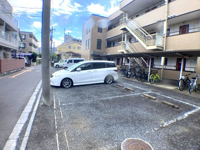 グリーンゲイブルズの駐車場
