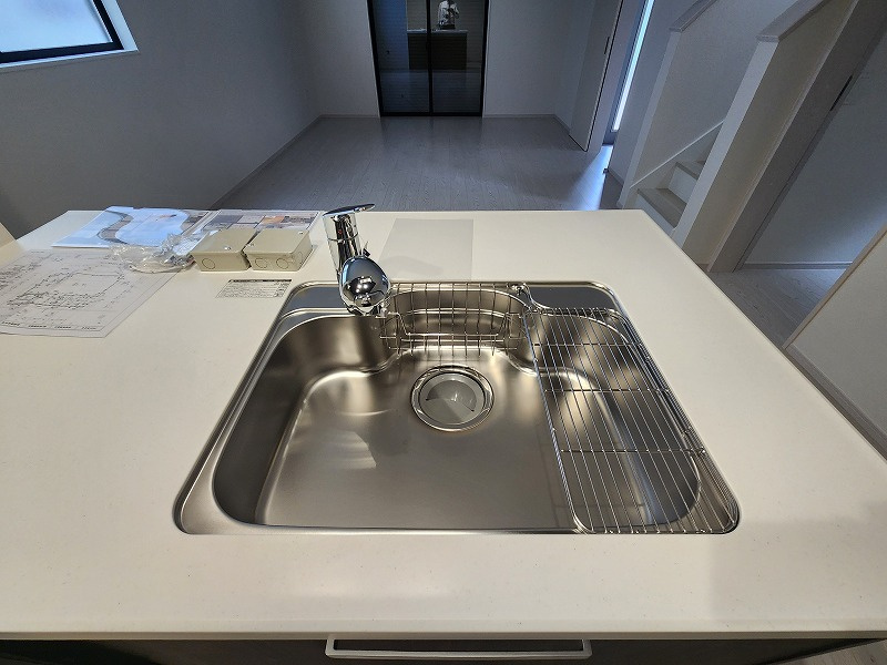 小牧市藤島２丁目　新築戸建　１号棟のキッチン|きれいなキッチンです