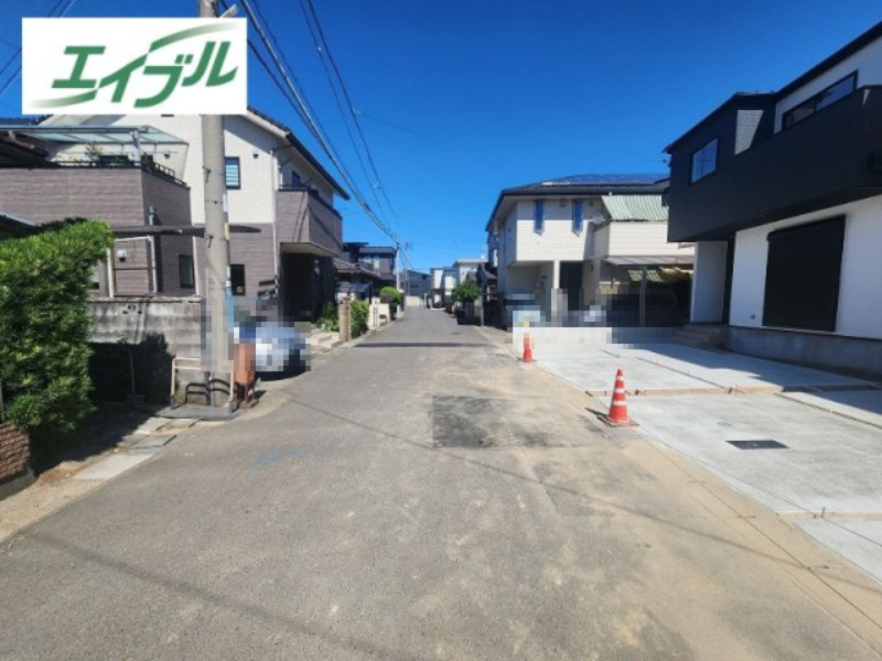 小牧市藤島２丁目　新築戸建　１号棟の前面道路含む現地写真