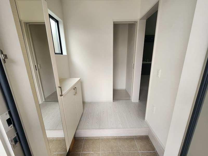 小牧市藤島２丁目　新築戸建　１号棟の玄関|落ち着いた玄関です