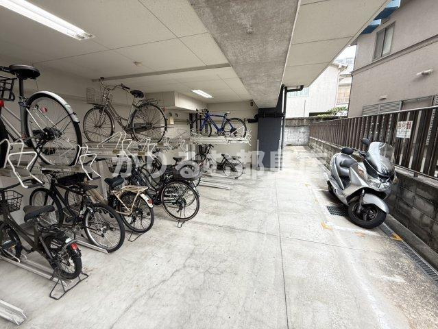 アリビオ京橋の駐車場