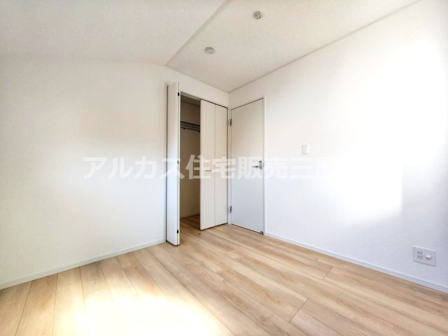 調布市深大寺東町１丁目 京王線 つつじヶ丘駅 新築戸建の洋室