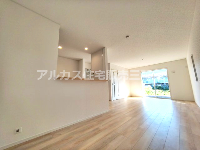 調布市深大寺東町１丁目 京王線 つつじヶ丘駅 新築戸建の居間・リビング