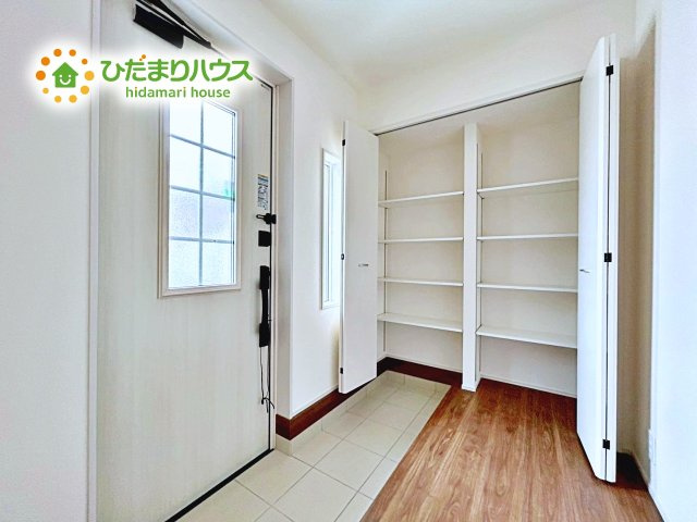 【玄関】 | 水戸見川12期　新築戸建　5号棟 | 広々とした玄関が魅力的です！