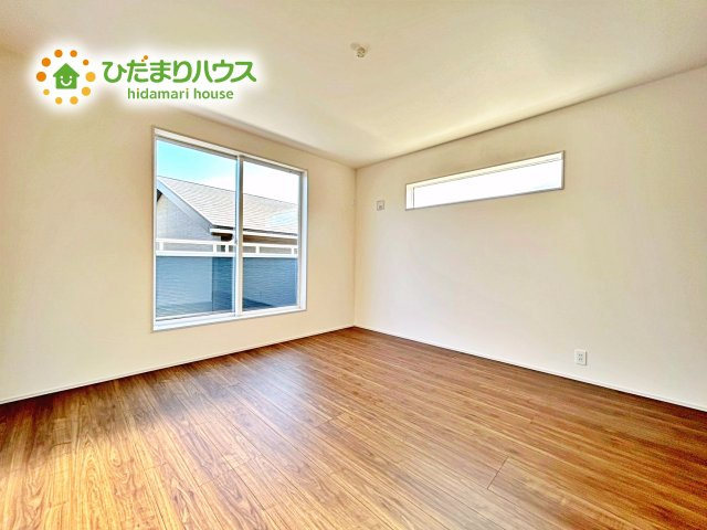 【寝室】 | 水戸見川12期　新築戸建　5号棟 | バルコニーに面していて、たっぷり光りの入る明るい主寝室です！