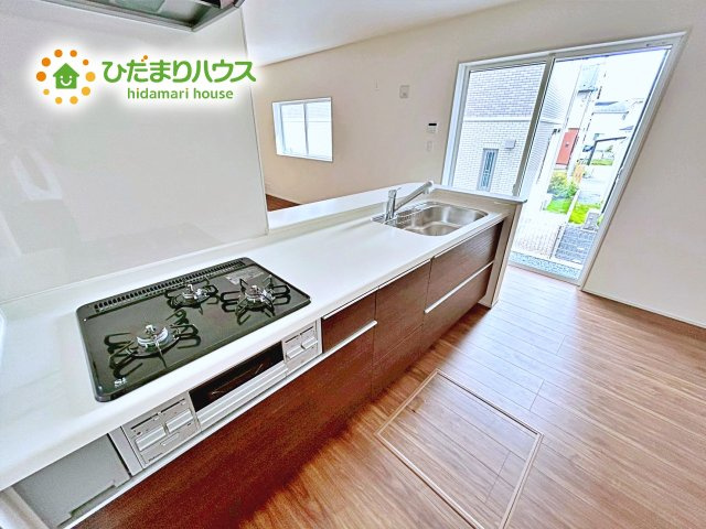 【キッチン】 | 水戸見川12期　新築戸建　5号棟 | 3口コンロが嬉しいシステムキッチン♪広いシンクや作業台でお料理が捗ります♪