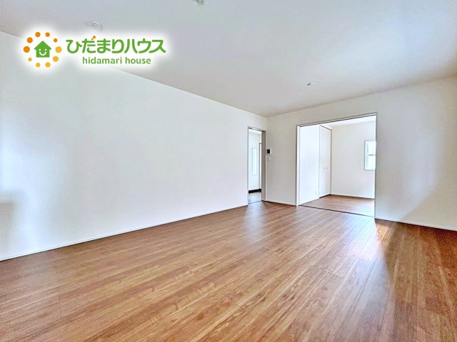 【居間・リビング】 | 水戸見川12期　新築戸建　5号棟 | 風通しが良いため、夏は風を感じて涼しく過ごせます(^^♪