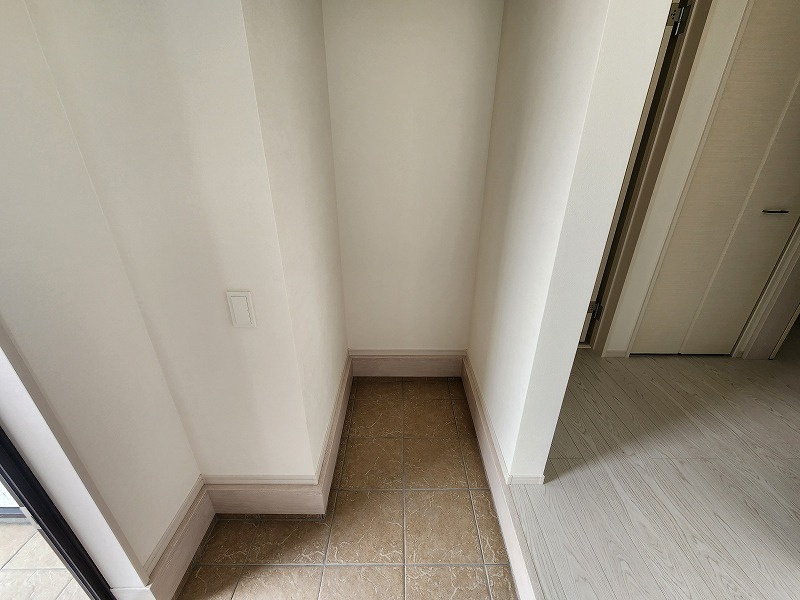 小牧市東１丁目　新築戸建　１号棟の玄関|便利な土間収納