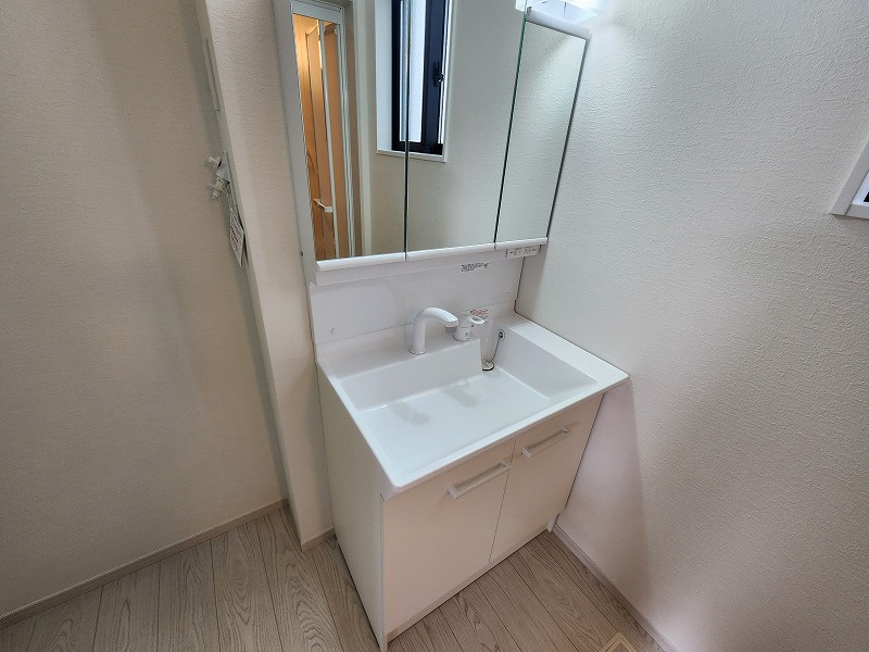 小牧市東１丁目　新築戸建　１号棟の独立洗面台|朝の身支度には欠かせない独立洗面化粧台