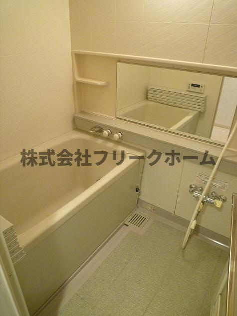 武蔵野市中町１丁目の賃貸マンションの浴室