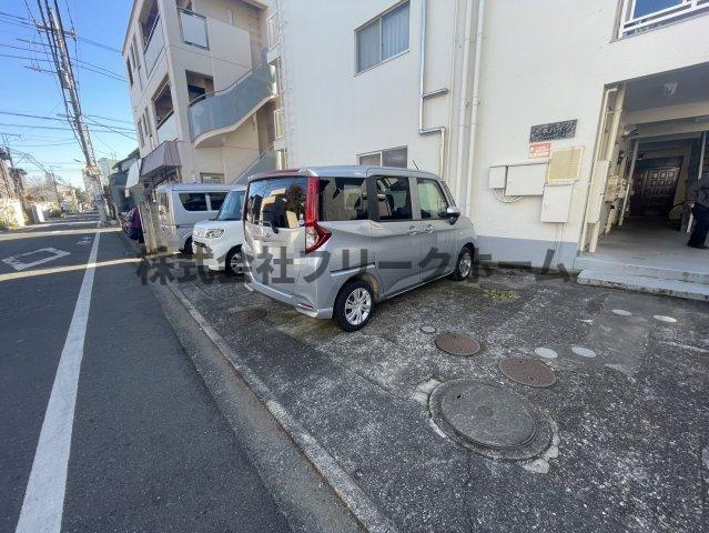 岡本ハイツの駐車場